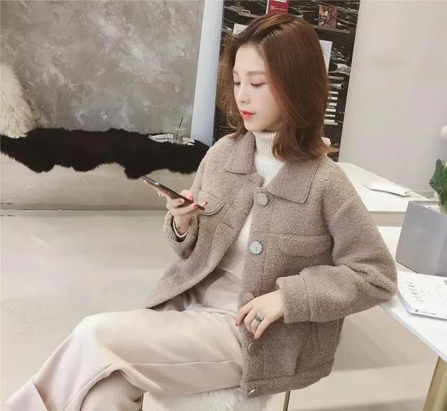 身材|现流行羊羔毛外套，让你轻松穿出美嫩感