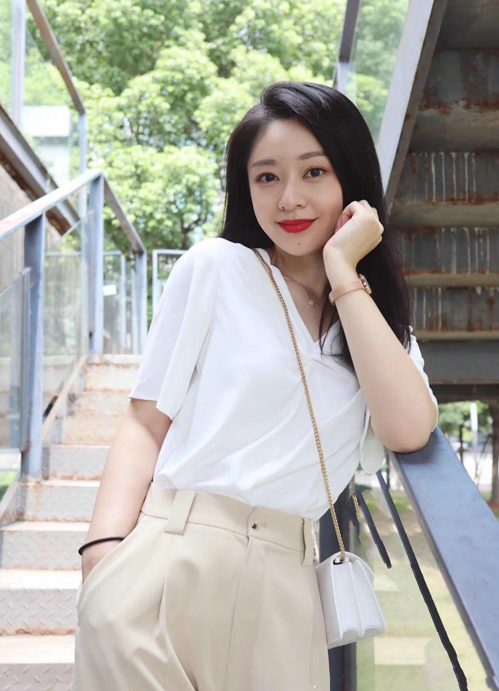 黑色|夏天穿这样的裙子，时尚又个性