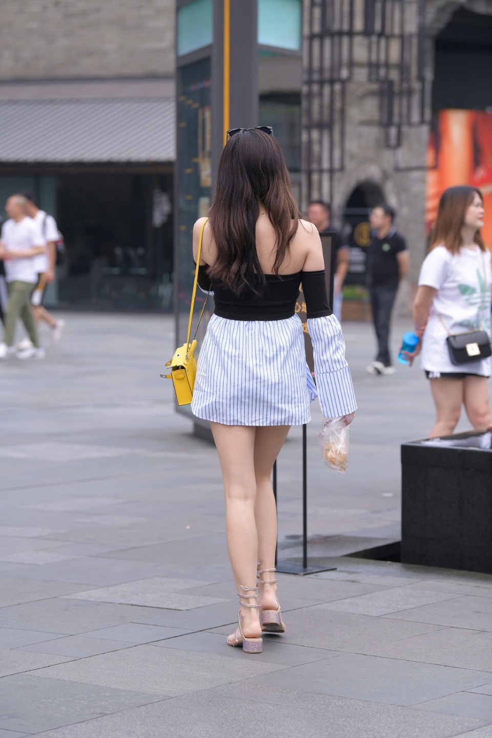 黑色|夏天穿这样的裙子,时尚又个性