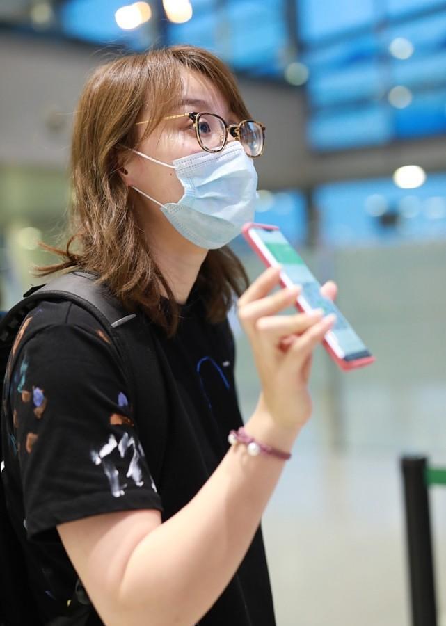 黑色|傅园慧真的是长大了，卷发造型看着太美了，少女感十足