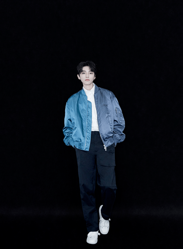 气息|王俊凯也有翻车的时候?为凹造型特地穿“裙子”,却暴露真实身高