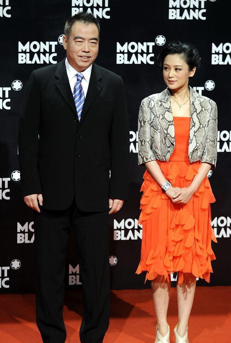 线条美|陈红真不会搭配，虽然颜值和身材保养得都挺好，却非要穿紫色外套