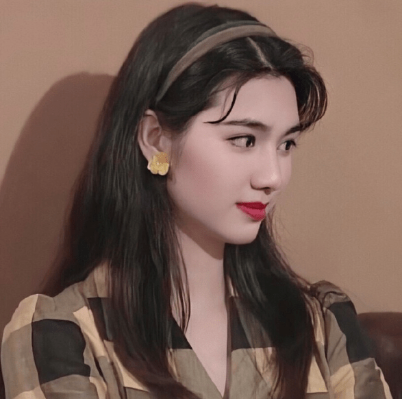 美人|一代美人洪欣，50岁容颜未改，依旧优雅动人