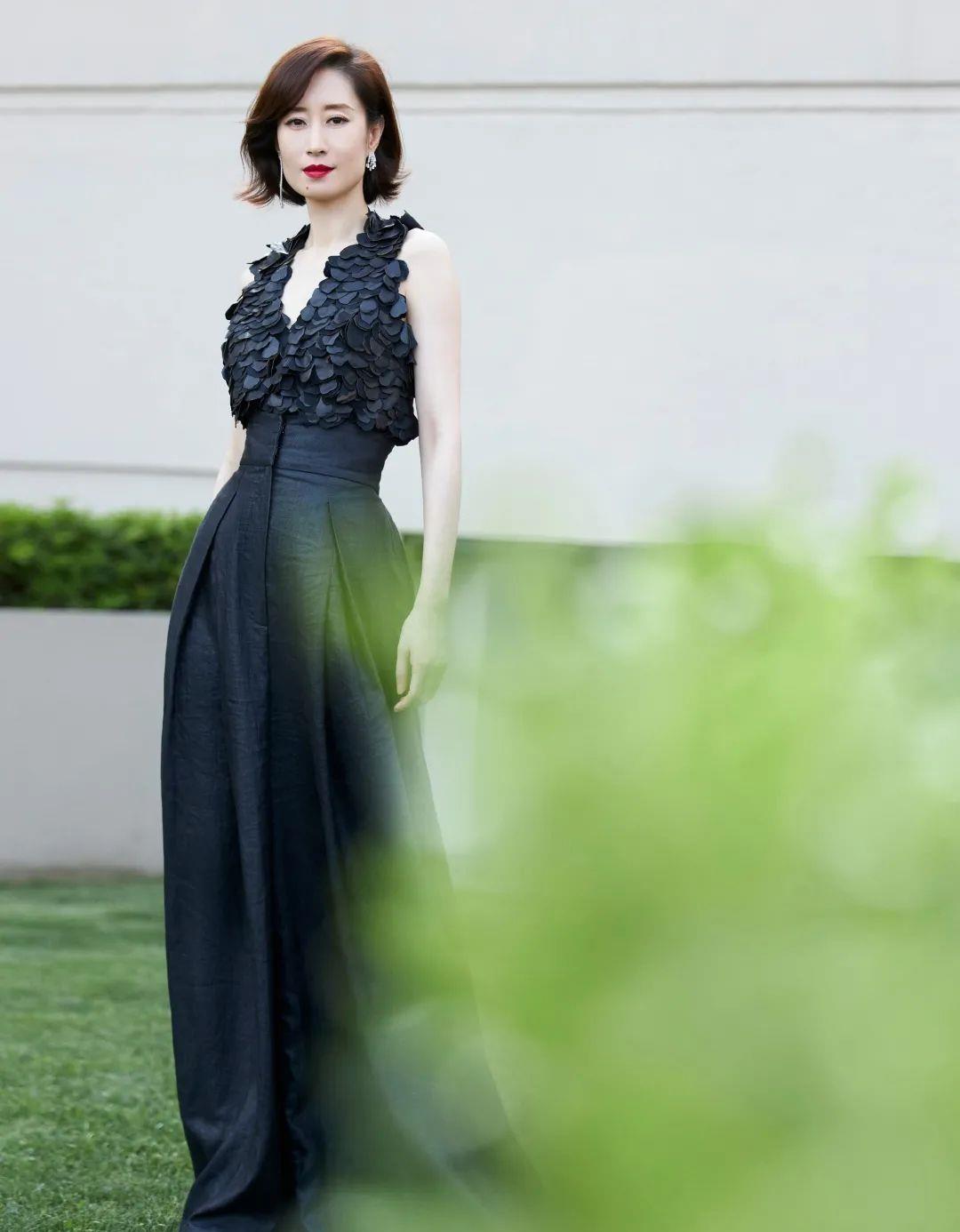 景甜|陶虹景甜的深V造型,真的又美又大胆