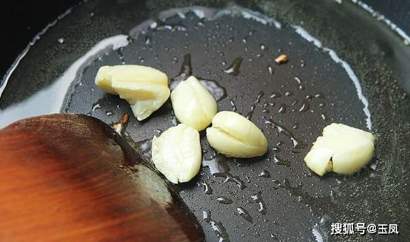 花椒|烤鱼的家常做法，外焦里嫩满嘴香，学会不用去饭店了