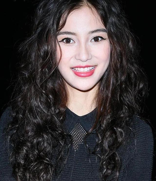 卷发|佟丽娅领衔热门发型“步惊云”烫！连小S三女儿也尝试，戚薇够靓