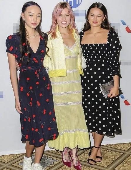 东方|邓文迪晒泳装照为女儿庆生!格俏皮长得像老爸,二女儿是东方美人