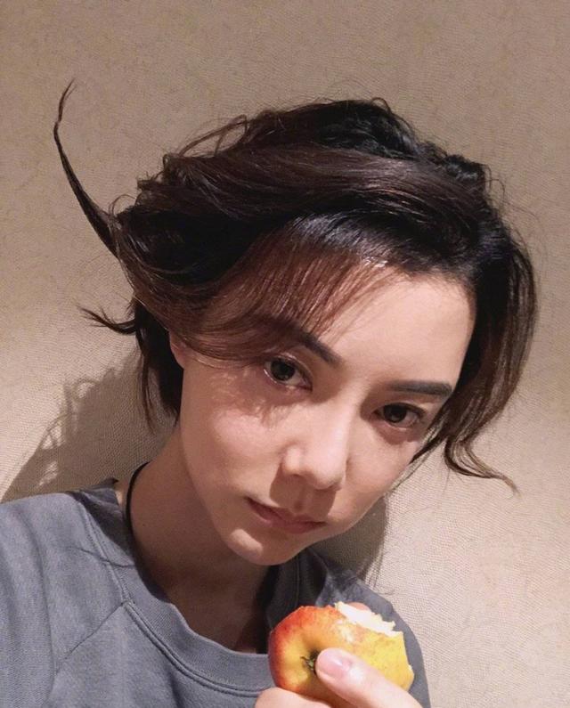 色调|车晓晒回家过年照,头发黏腻好像没洗头:慵懒美感就是这么来的!