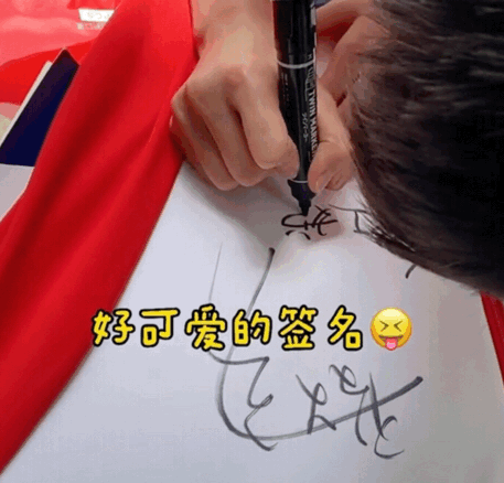 其实全红婵在接受采访时的表现,只是一个孩子最朴实