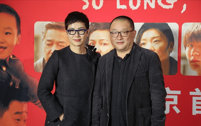 魅力|蒋雯丽虽然只大咏梅4岁,可是看脸差别挺明显,好在穿搭挺提气质