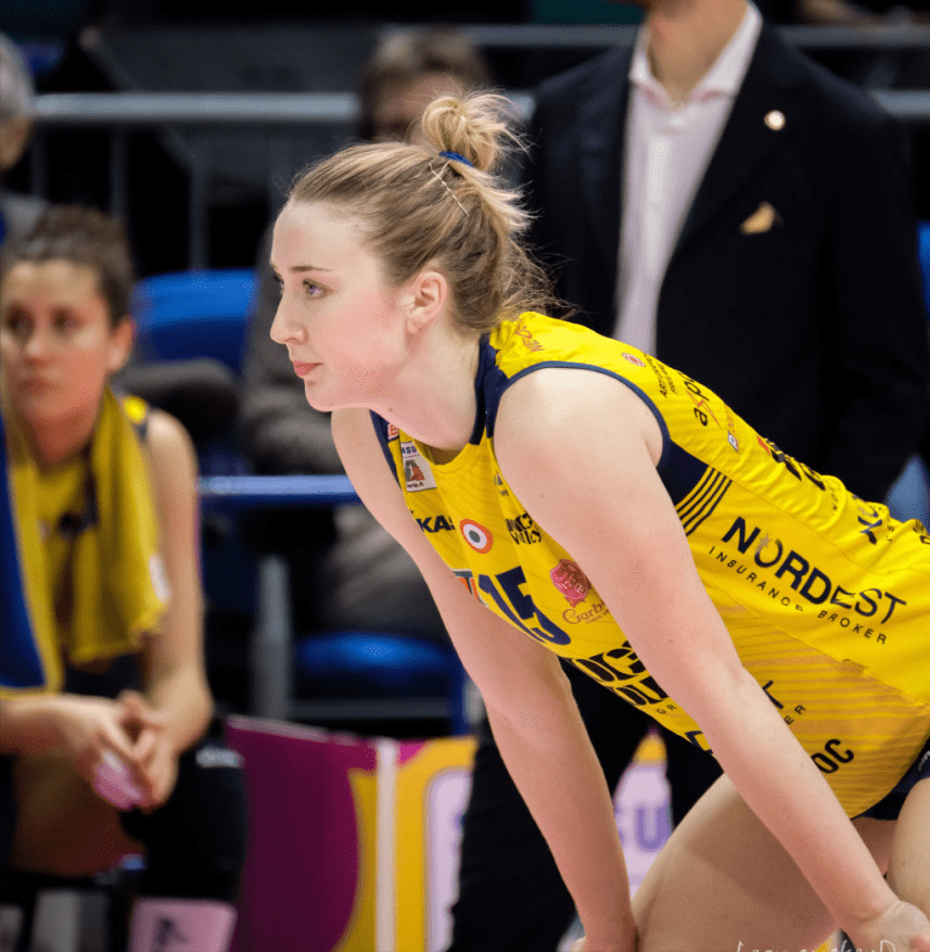 希尔宣布退役,曾多次获得最佳主攻,被誉为"体坛第一白富美"!_中国女排