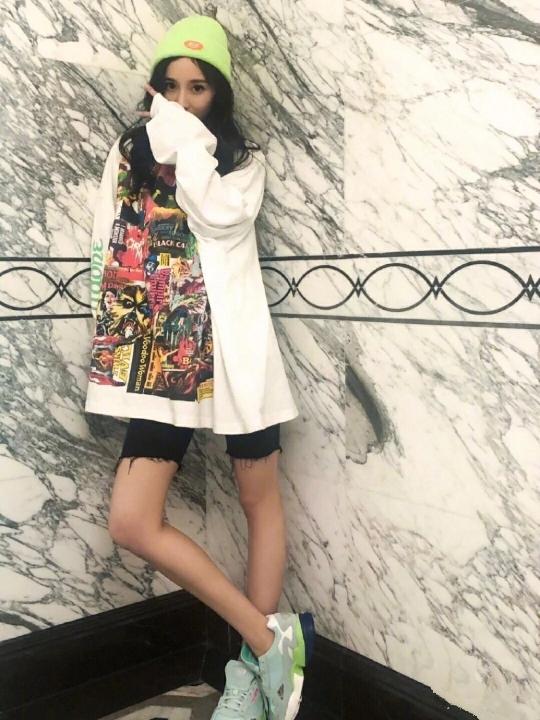 教科书|行走的教科书,杨幂的搭配很值得借鉴,时尚潮流又百搭