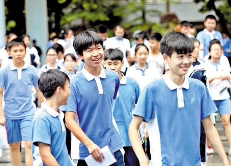 上大学后才了解 高中 走读 和 住校 区别很大 容易影响分数 家长