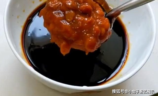 做法|五花肉往油锅一扔，不炒不炖不红烧，简单几步，上桌3斤都不够吃