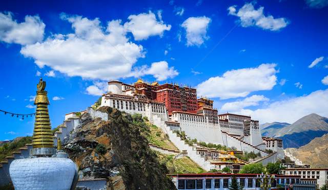 西藏名胜古迹真不少，布达拉宫雄伟辽阔，寺庙精美有内涵！