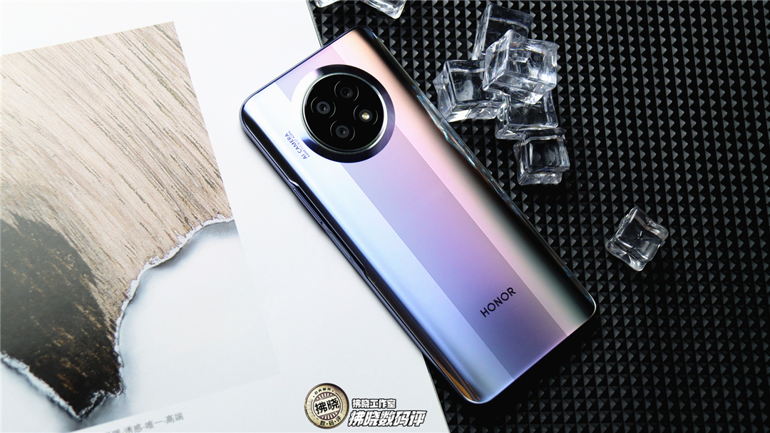 这次荣耀20x的包装中附带了手机主机,透明保护套,supercharge