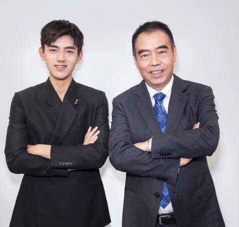 感觉|陈凯歌陈红罕见露面，穿拖鞋放飞自我，大爷年轻时可迷倒不少人