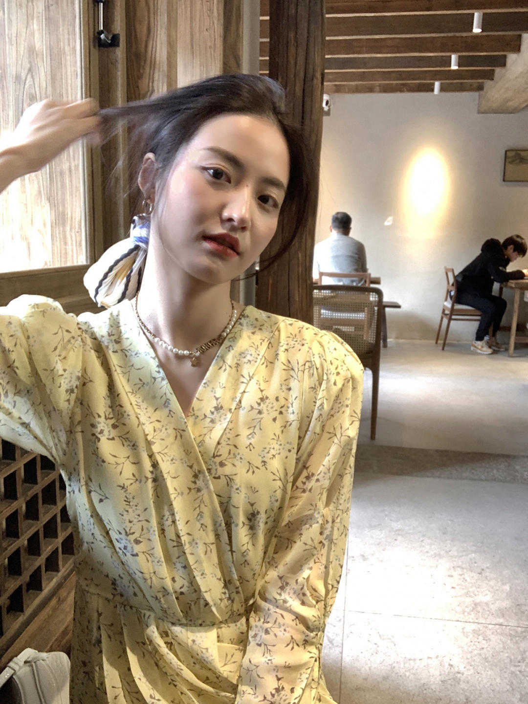夏天|秋天如何穿好“碎花裙”？这几个思路值得借鉴，温柔优雅又减龄