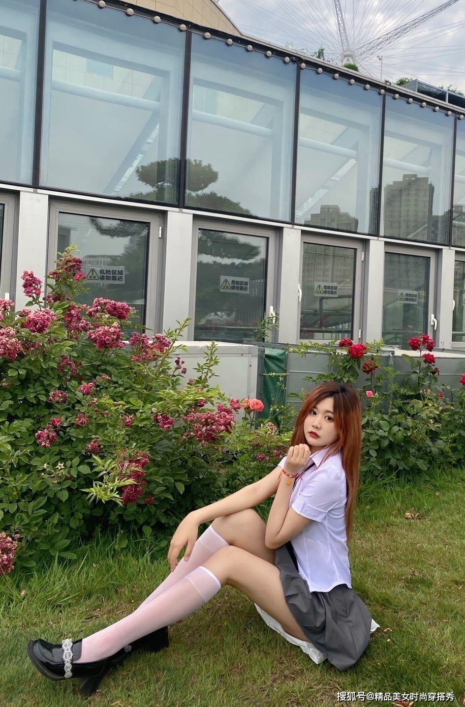 线条美|JK制服VS紧身连衣裙到底哪一个更有魅力？