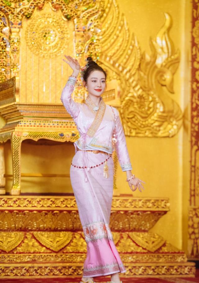一身|吉娜穿傣族装看上去已经很美，但再看蔡少芬：不愧是娘娘