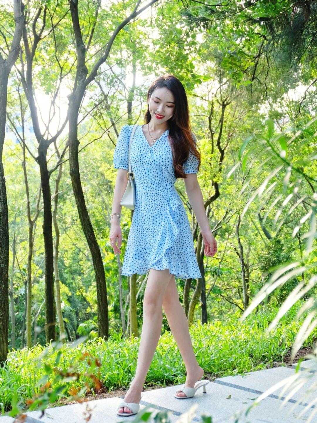 夏天|秋天如何穿好“碎花裙”？这几个思路值得借鉴，温柔优雅又减龄