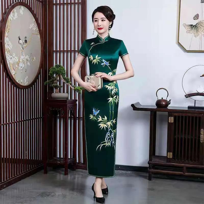 用餐|旗袍美在韵味不只是表现在穿着特体，更在于气质端庄，雅在仪态！