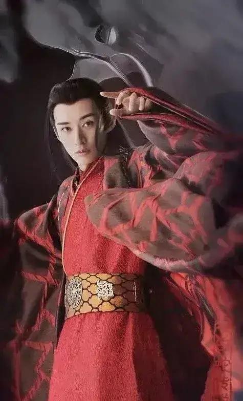 男星|古装红衣美男，龚俊、杨洋、肖战等男星，谁是你心头的朱砂痣？
