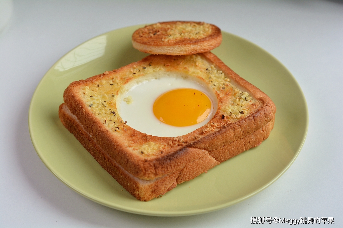 原创烤鸡蛋蒜香吐司片剩吐司的绝绝子面包房都买不到的美味