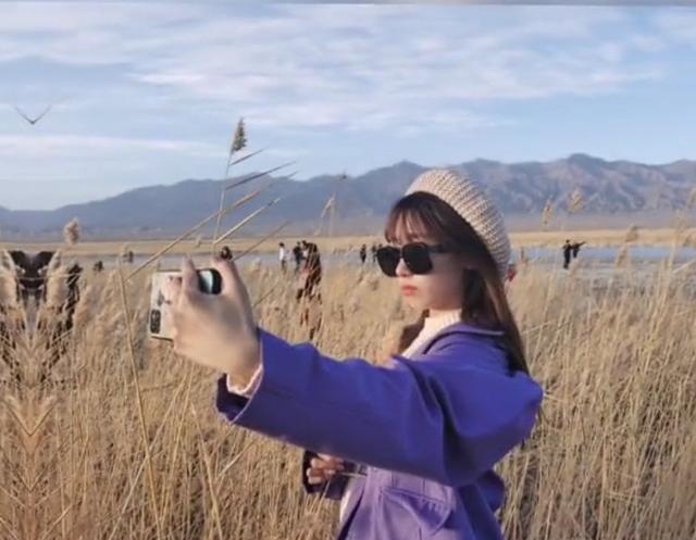 感觉|洪欣晒全家福!每件穿搭都时髦,女儿可爱儿子帅,唯独不见张丹峰