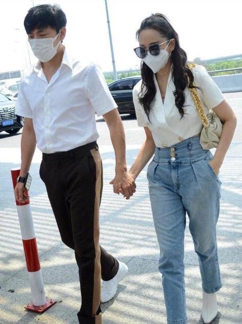 设计|金晨为了秀身材可真拼，露脐西装穿出“创新”玩法，还是头一次见
