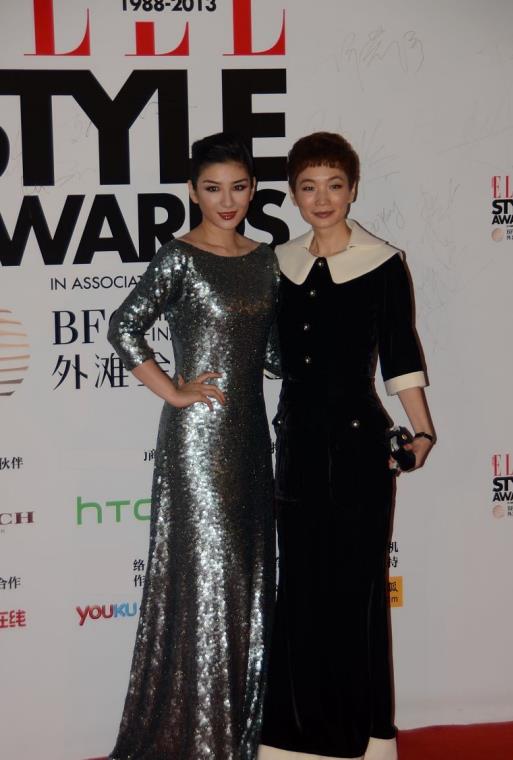 曲线|黄奕身材真挺好,一袭鲛人装秀出迷人曲线,但妆容却略显浮夸