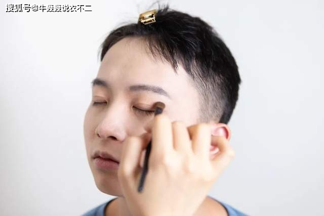 眼睛|真人改造：日常T恤短裤随便穿的男生，这份约会穿搭改造，拯救还是单身的他