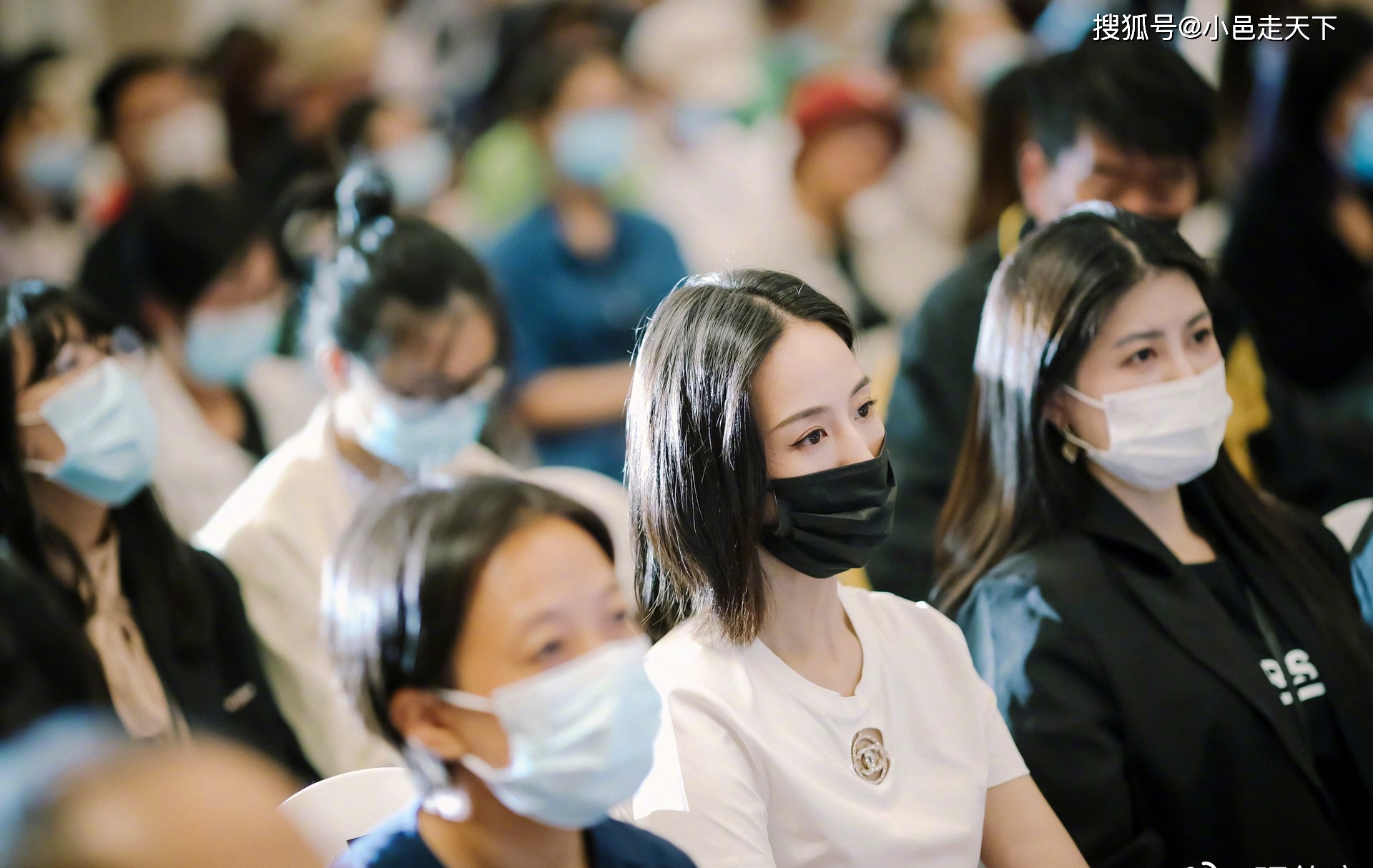连衣裙|张钧甯黑色连衣裙优雅写真
