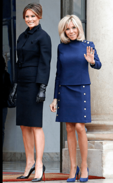 布丽|布丽吉特穿浅蓝百褶裙，看似年轻身材好，可68岁不换发型有原因！