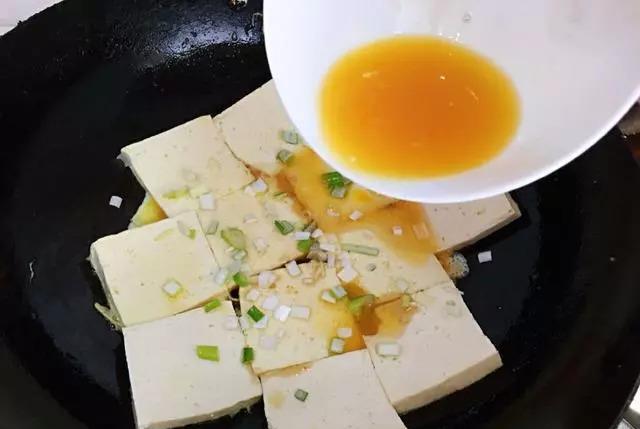 怎么样煎豆腐可以把豆腐煎得嫩 b3747018067a4b9f8e649a89c273734a.jpeg