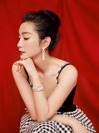 显得|金鸡奖决战时刻,倪妮放眼望去都是钻,李宇夏拼上“水蛇腰”
