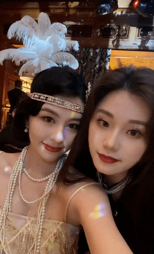 名媛|邱淑贞现身女儿20岁生日宴，母女亲密合影似姐妹，现场布置显奢华