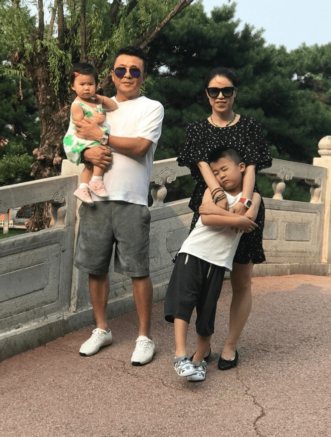 乒乓冠军|乒乓冠军王楠嫁入豪门也幸福，一双儿女很可爱，感觉过的像小女人