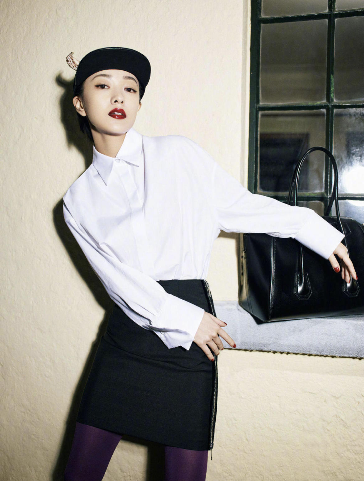 黑色|郭采洁真是小个子穿搭典范，背心配皮质包臀裙又飒又美，帅气利落