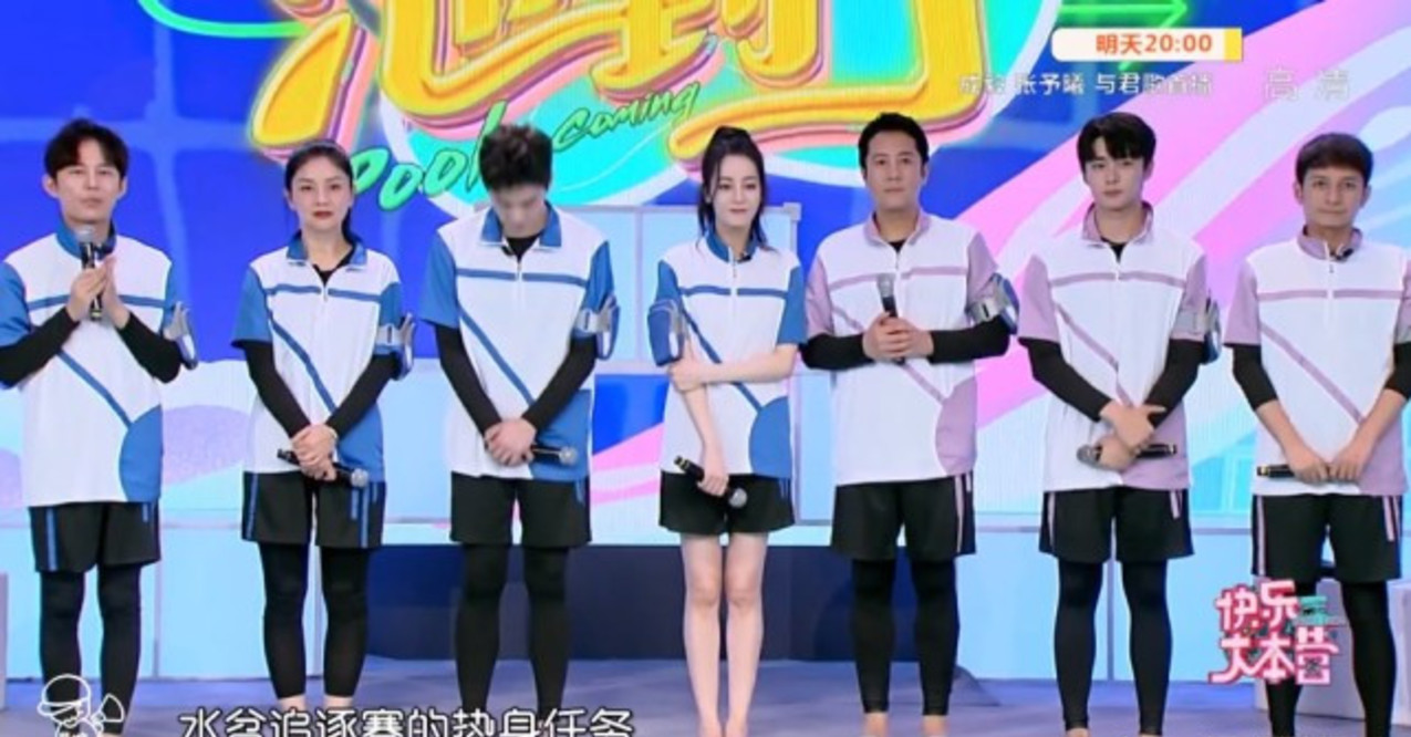 吴昕减肥成功后遇劲敌,与迪丽热巴同框,冥冥之中站姿已分出高低!_节目