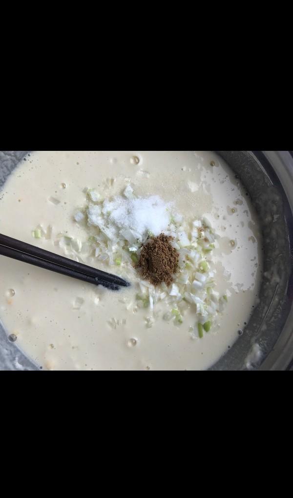 做法|1碗面粉1个鸡蛋，就能做满满一锅，手没碰面就做好，比油条还好吃