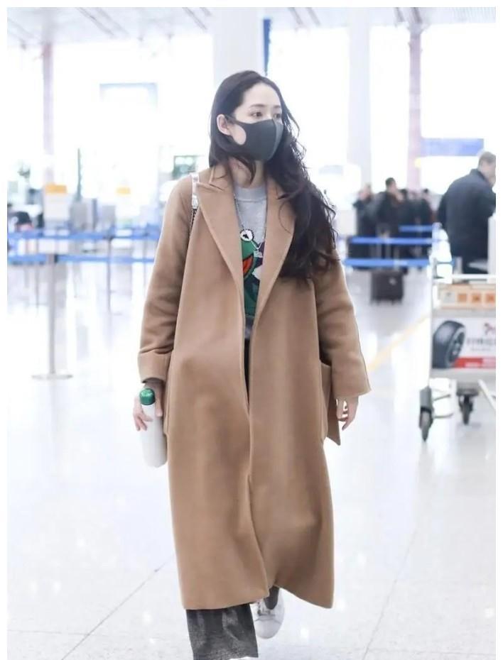 黑色|向佐一家三口同框！女儿打扮时髦太萌，郭碧婷穿粉色帽衫身材圆润