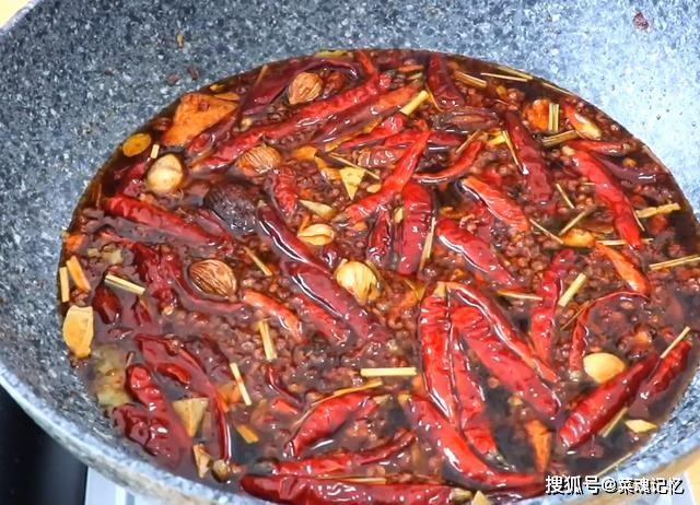酱板鸭|湖南正宗手撕酱板鱼：酱香味十足，香辣够味，比买的更好吃，解馋