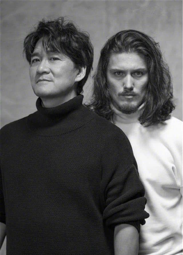 黑色|周华健的混血儿子,长相比爸爸还男人味,一家子高颜值穿得更时尚