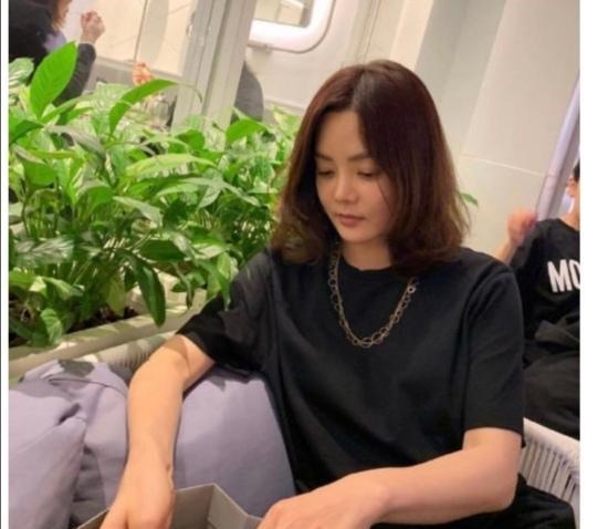 后首|41岁蔡琳单身后首晒母子照，跟儿子嬉戏，昔日辣妹穿衣变贤惠