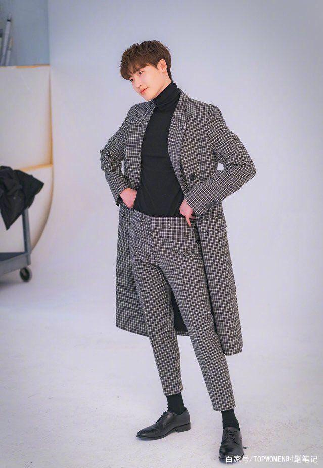 黑色|李钟硕退伍后首次亮相时尚大片,复古造型曝光,慵懒随意令人心动