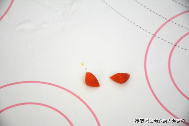 面團|松松軟軟，就和蛋糕一樣，小雞仔饅頭，手掌那么大，好吃好看