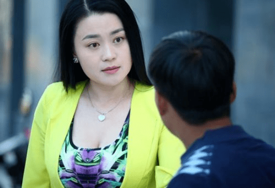 原是小小"化妆师",获赵本山相中被力捧17年,38岁无人敢娶!_关婷娜