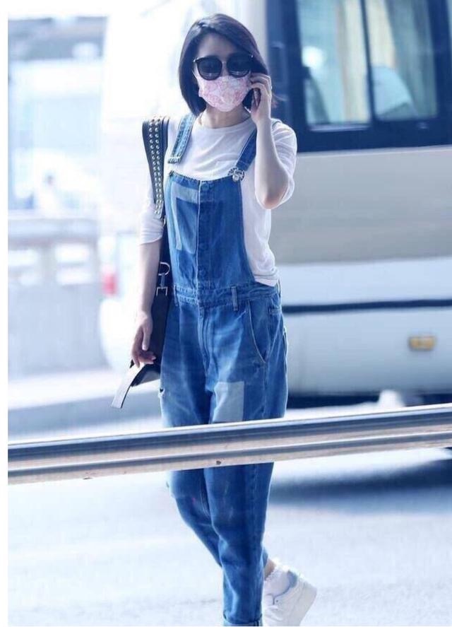 少女|许晴都快成老奶奶了，为装少女瘦脸成尖下巴，不像她还没了气质！