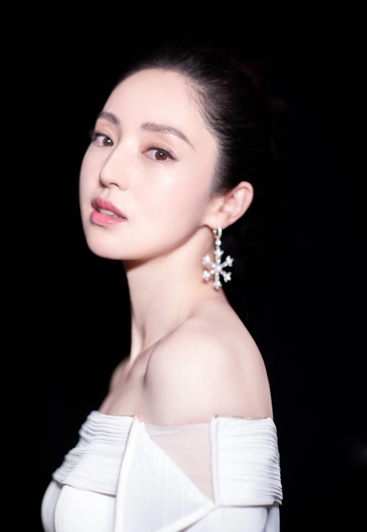 高云翔|高云翔开庭这天,正好是董璇生日,她许愿的样子让人心酸想落泪